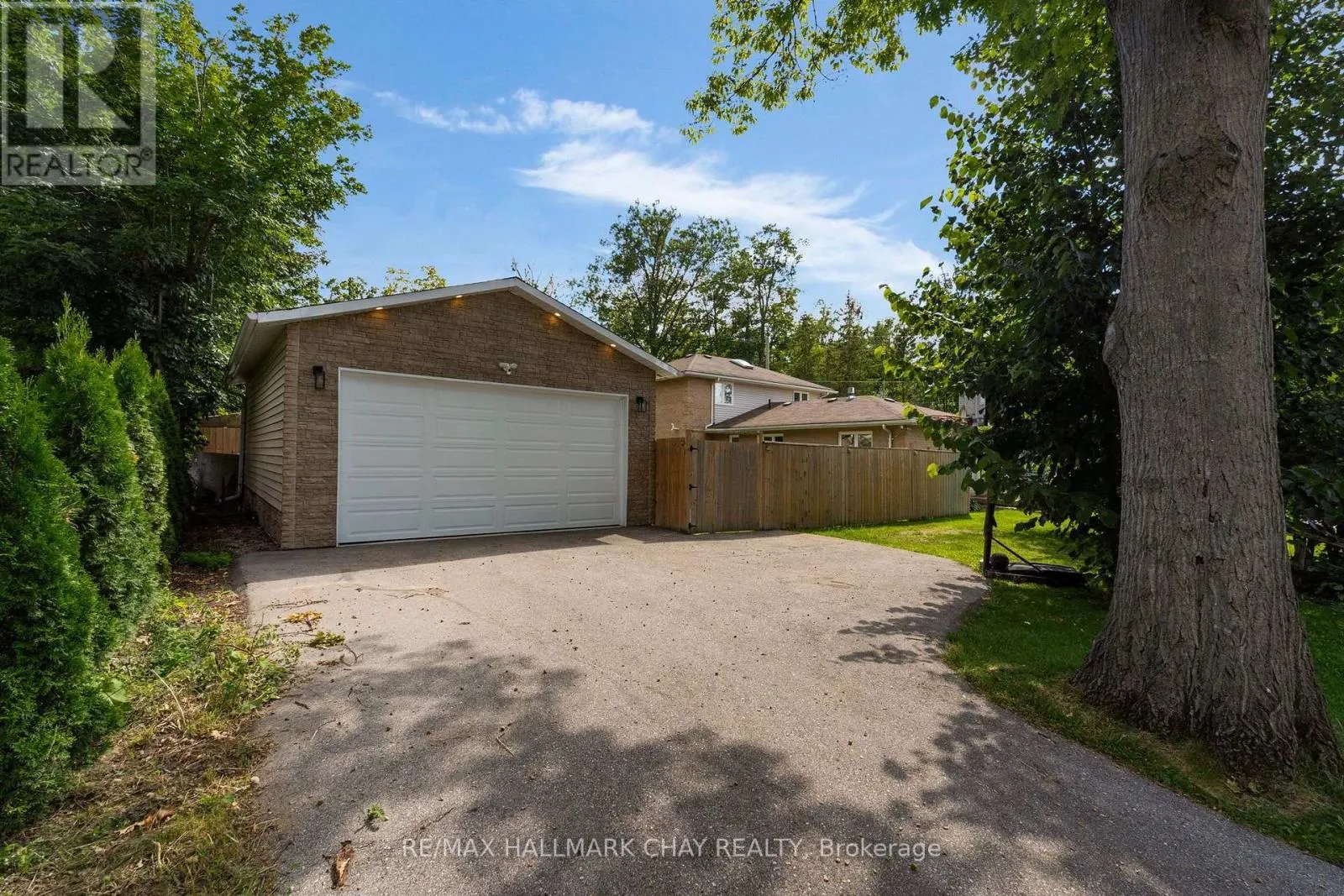 47 LAKESIDE DRIVE