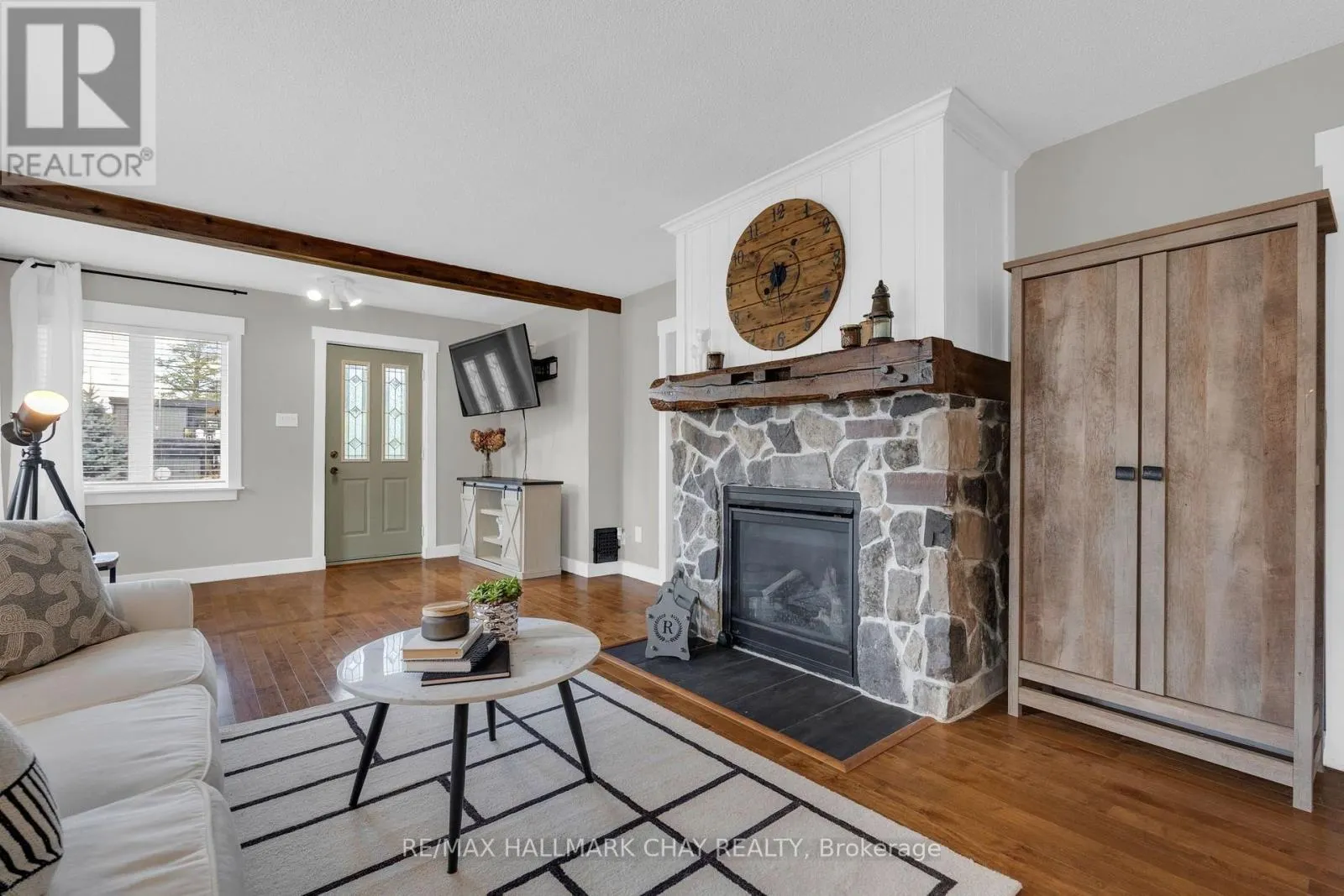 47 LAKESIDE DRIVE