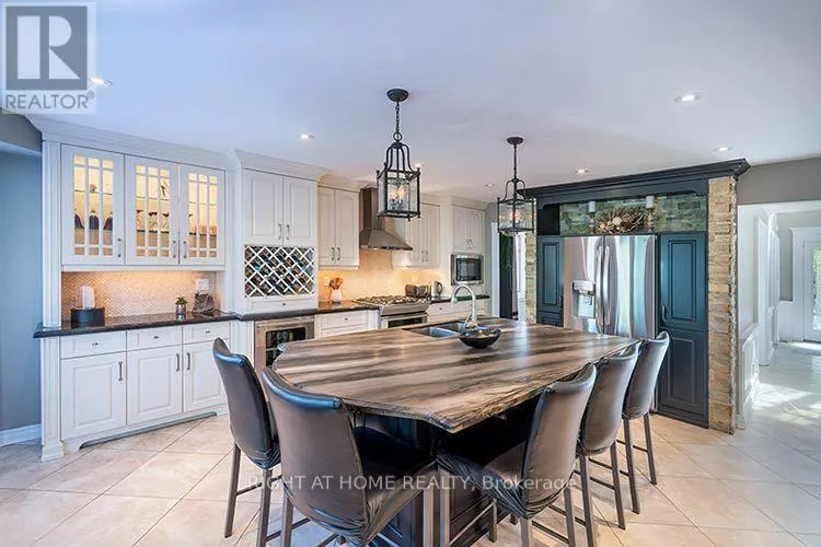143 CARLYLE CRESCENT
