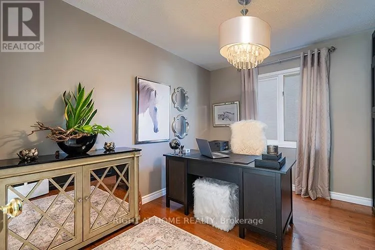 143 CARLYLE CRESCENT