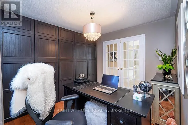 143 CARLYLE CRESCENT