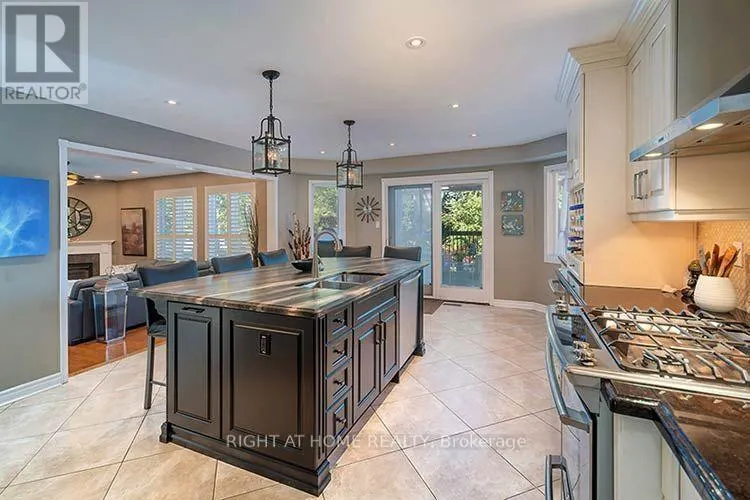143 CARLYLE CRESCENT