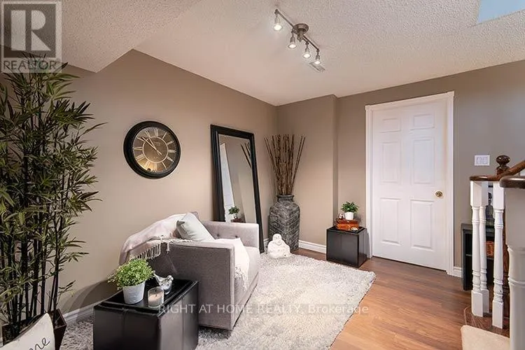 143 CARLYLE CRESCENT