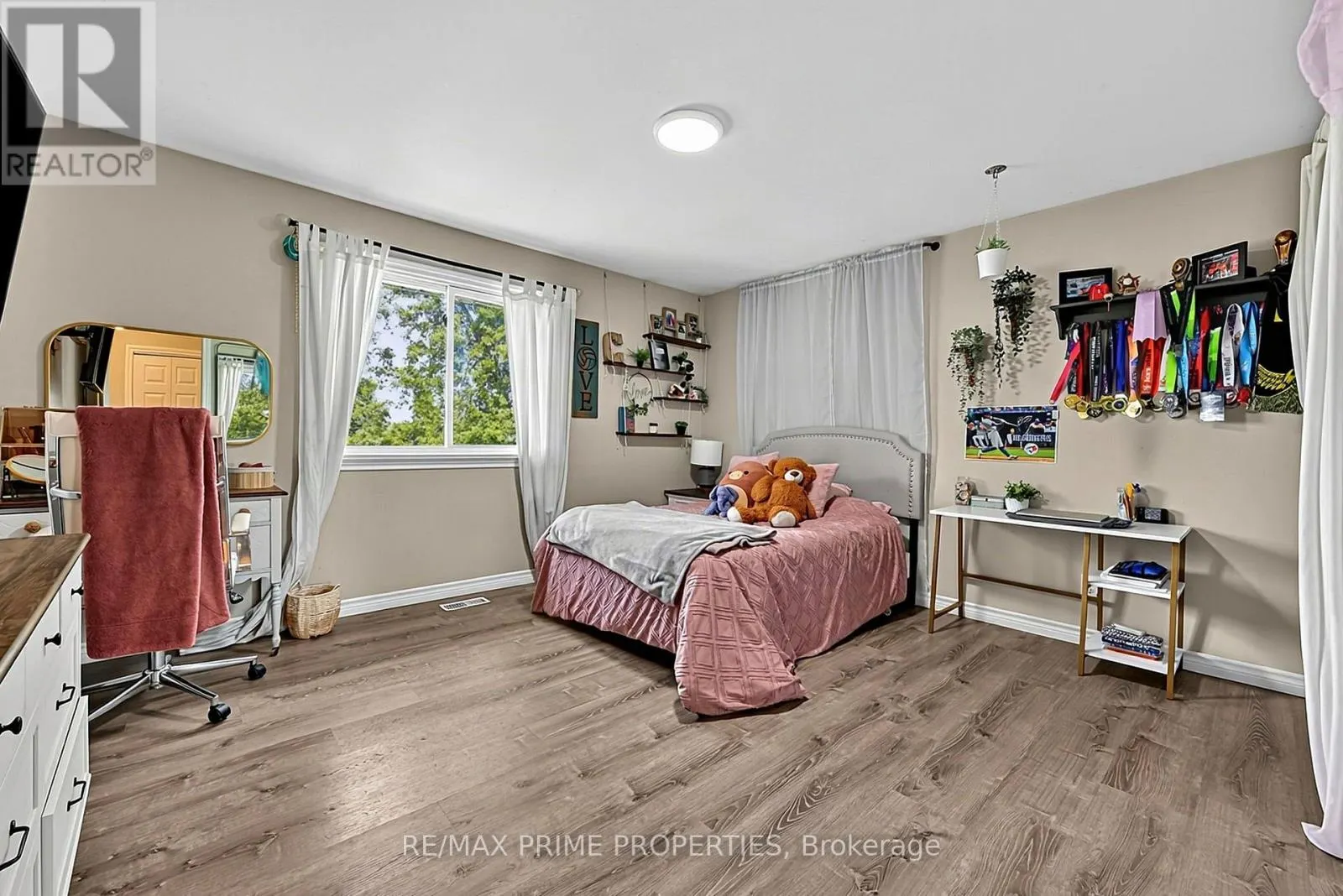 426 ZEPHYR ROAD
