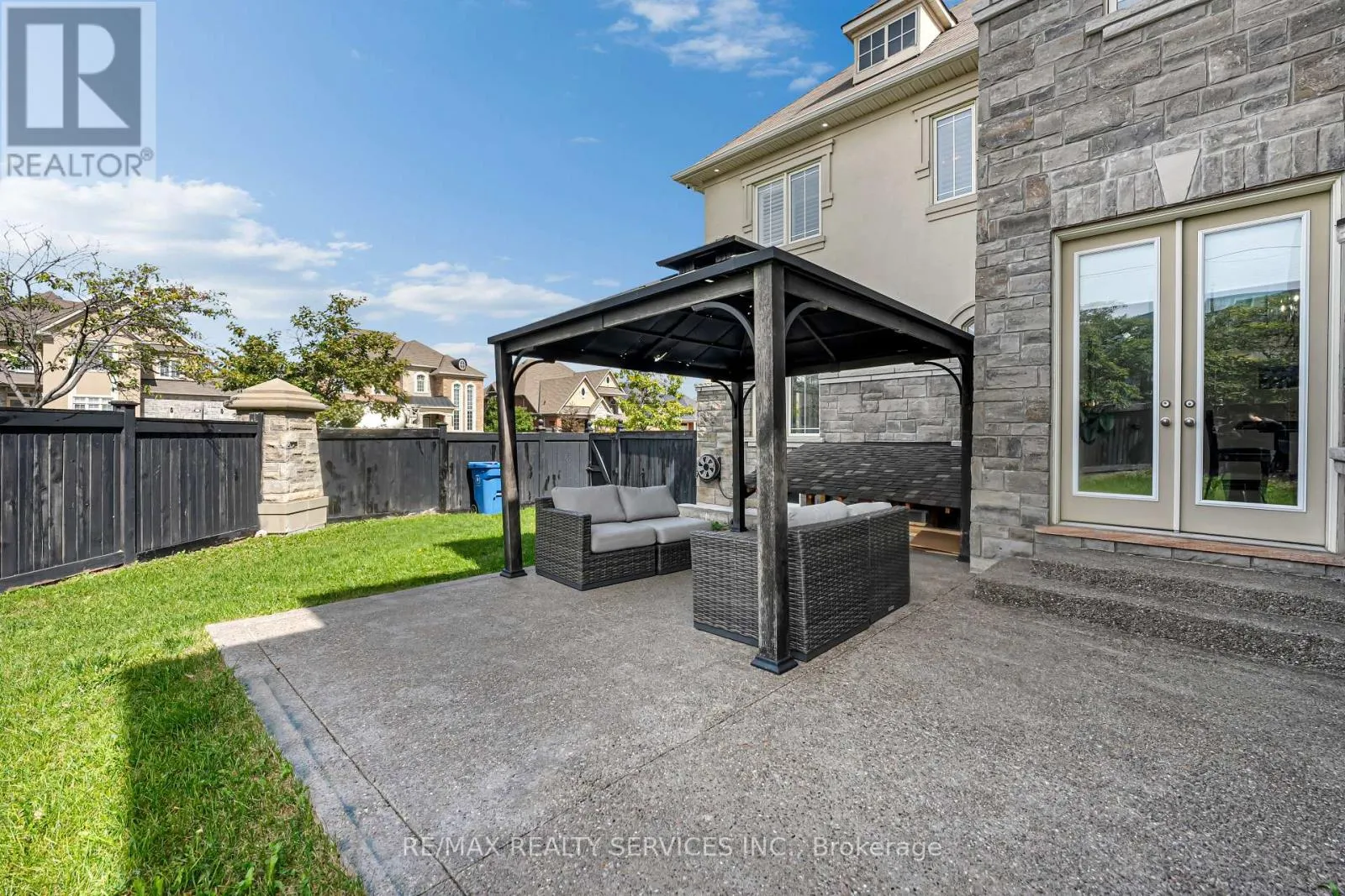 22 GIANT CEDARS COURT