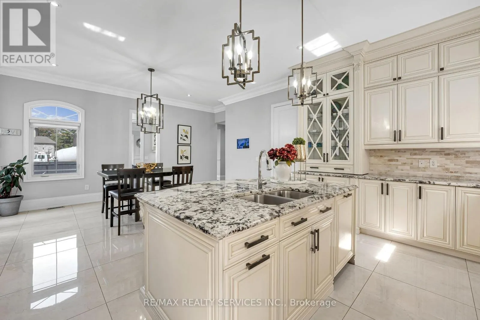 22 GIANT CEDARS COURT