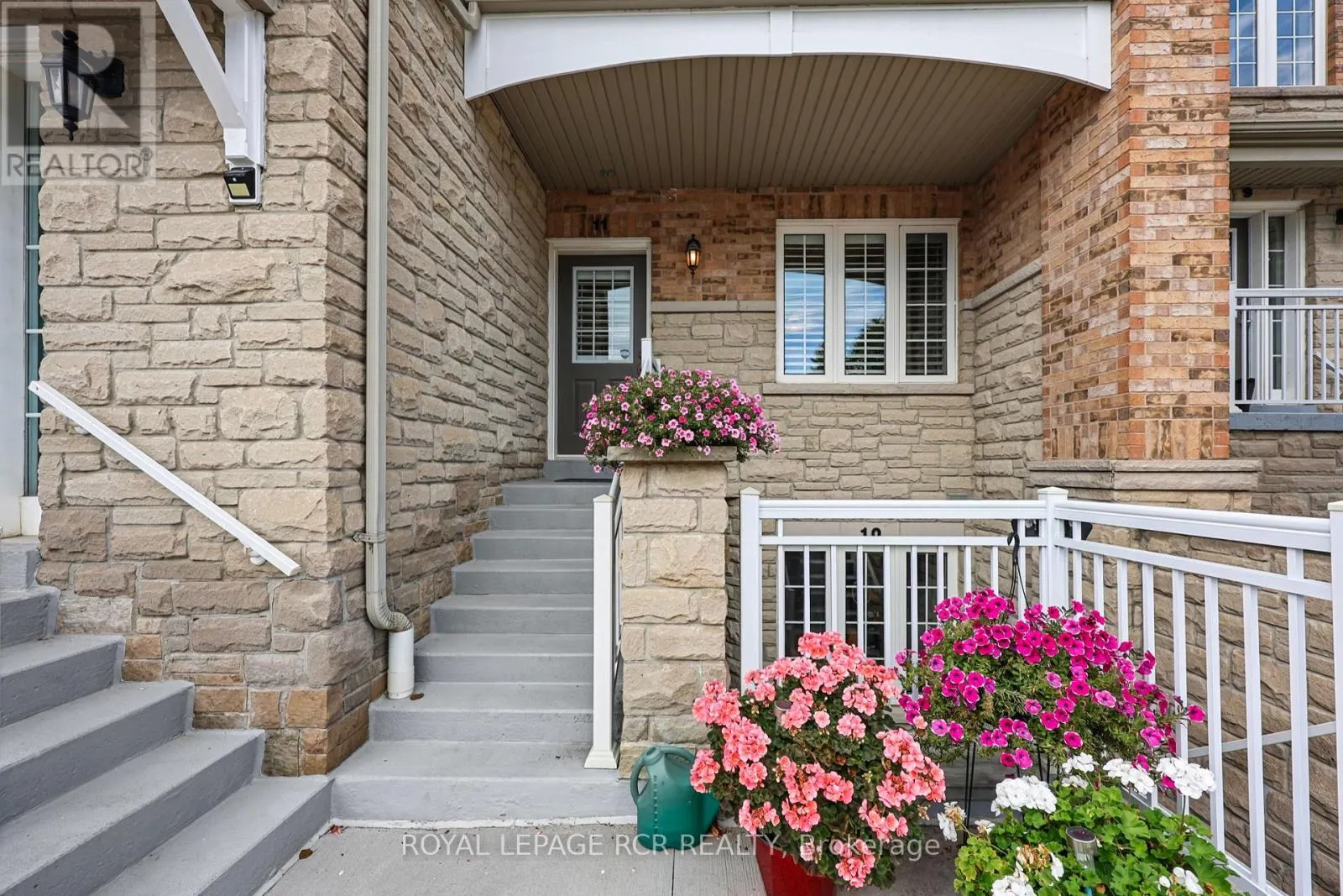 11 - 520 SILKEN LAUMANN DRIVE