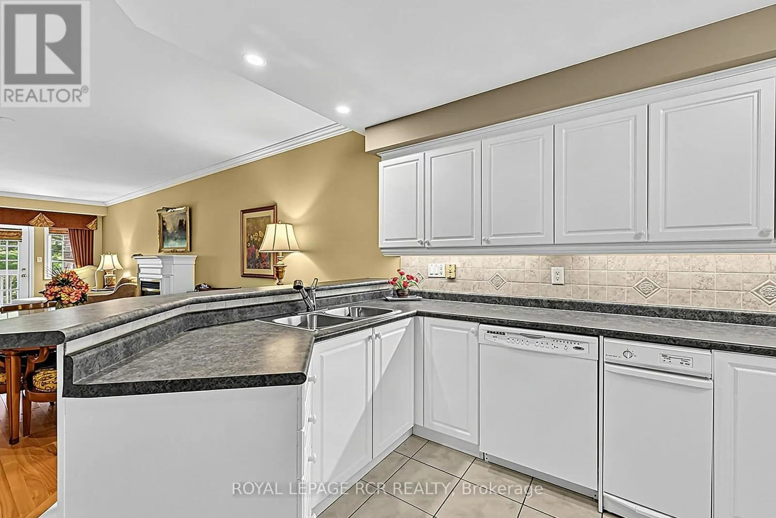 11 - 520 SILKEN LAUMANN DRIVE