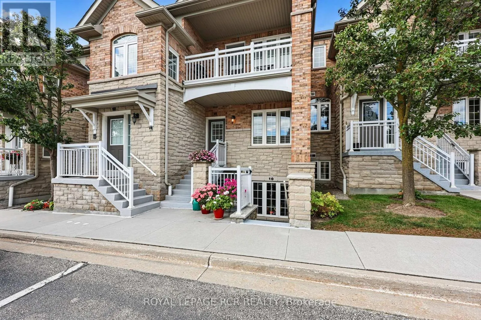 11 - 520 SILKEN LAUMANN DRIVE