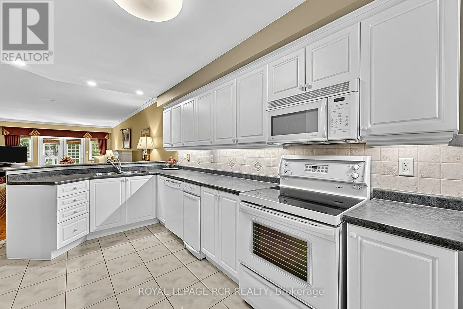 11 - 520 SILKEN LAUMANN DRIVE