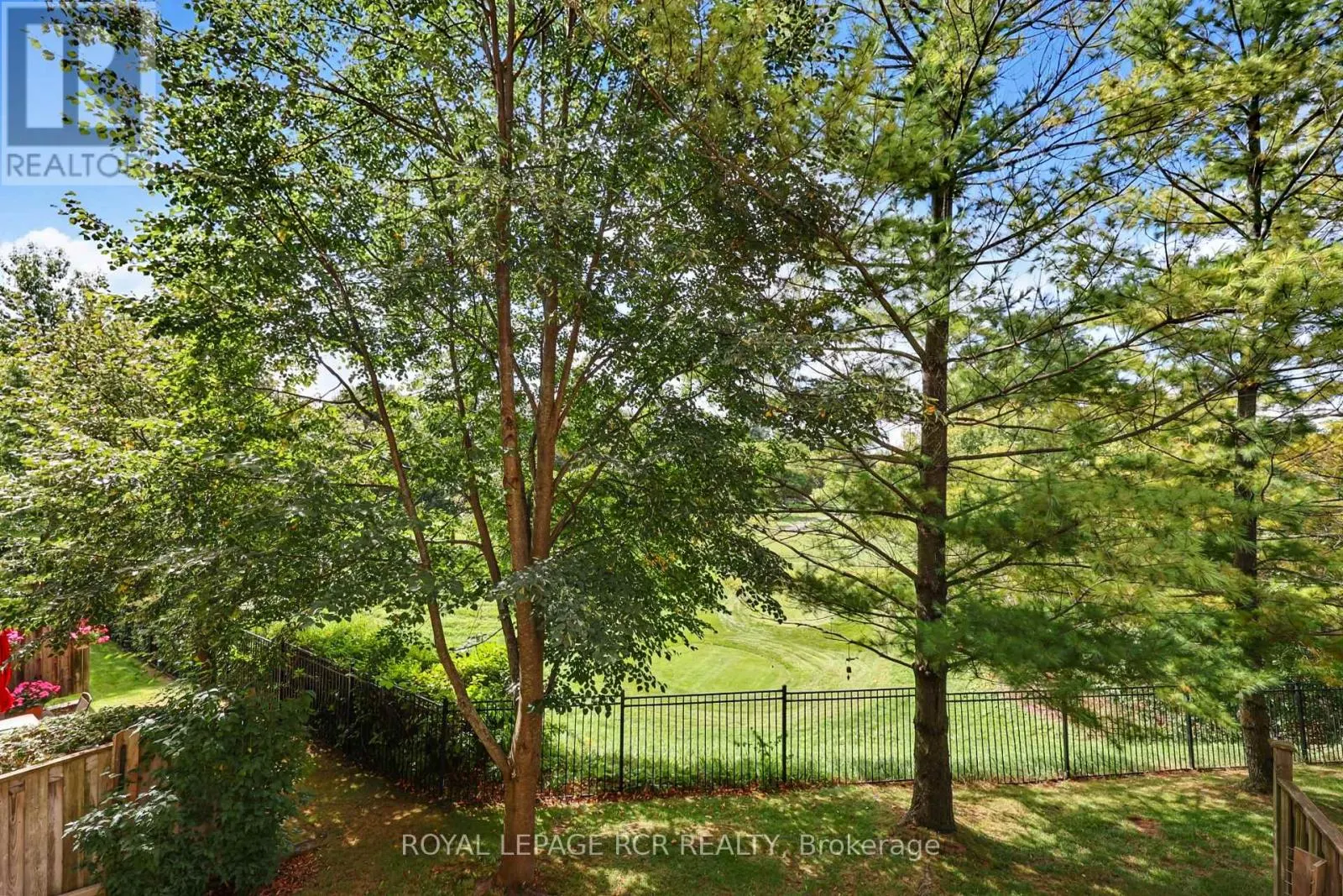 11 - 520 SILKEN LAUMANN DRIVE