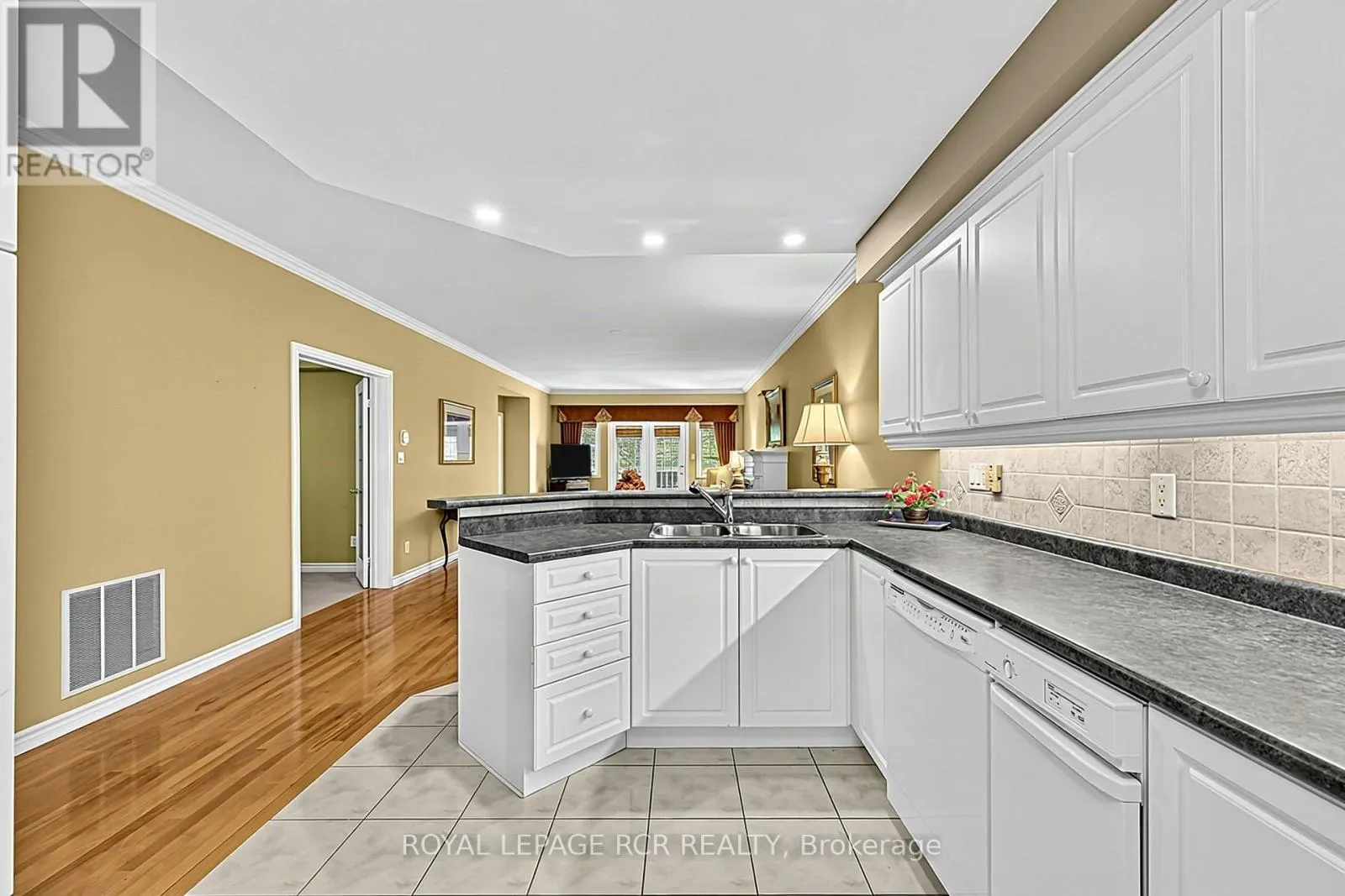 11 - 520 SILKEN LAUMANN DRIVE