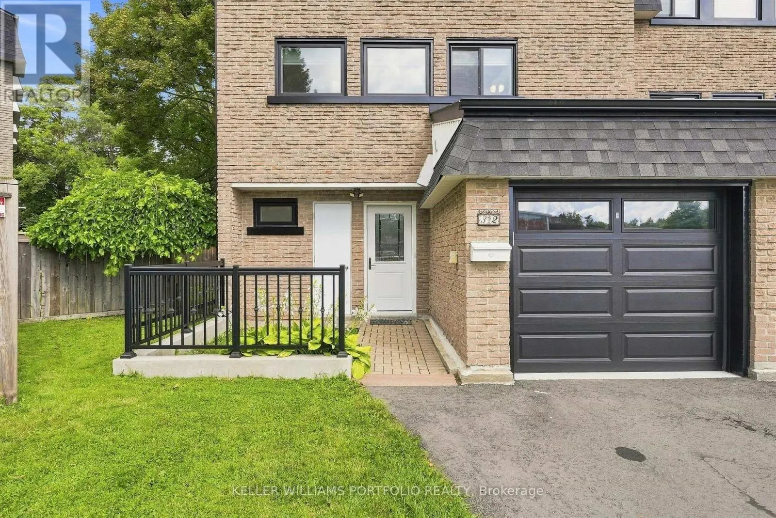 32 HENDERSON DRIVE