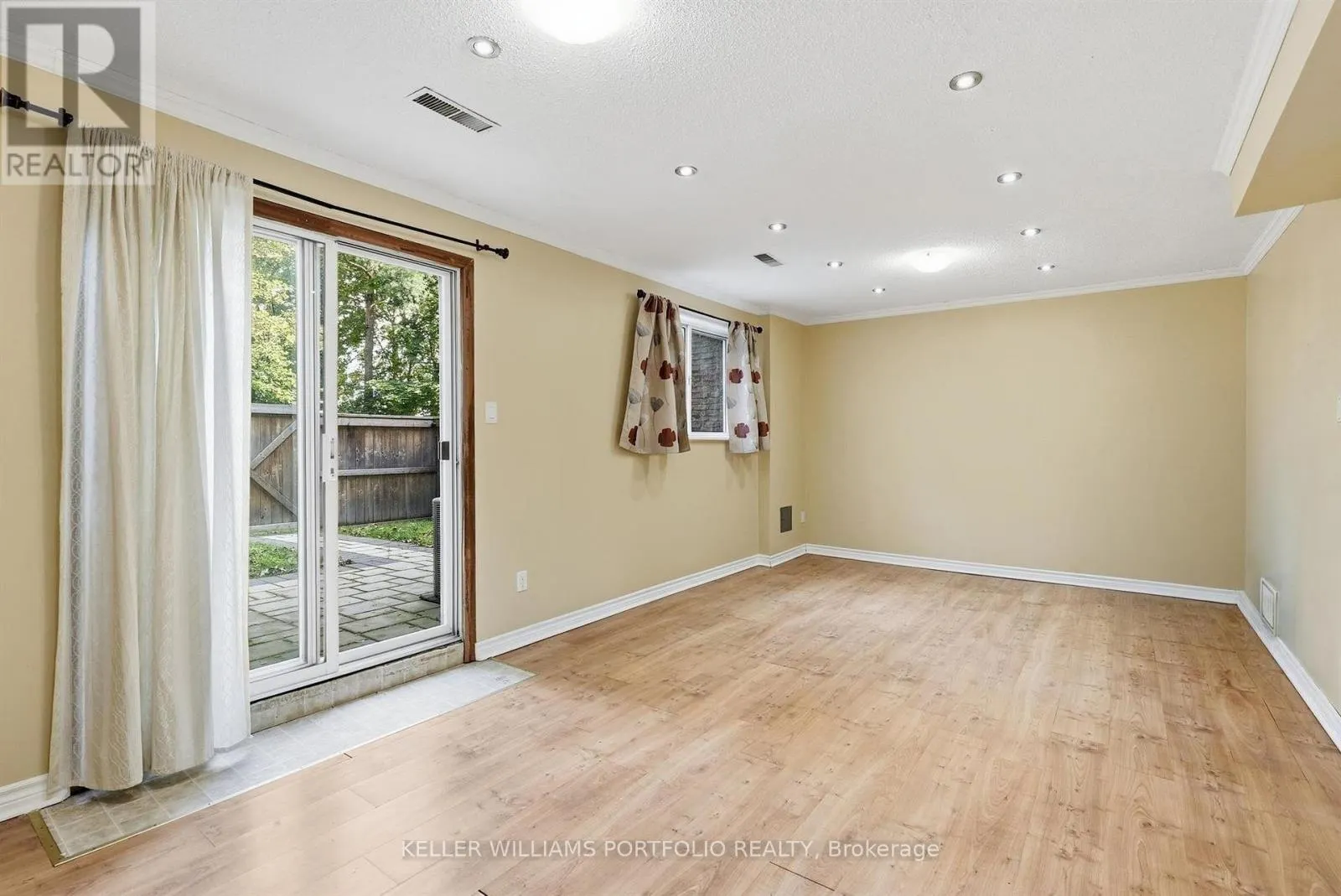 32 HENDERSON DRIVE
