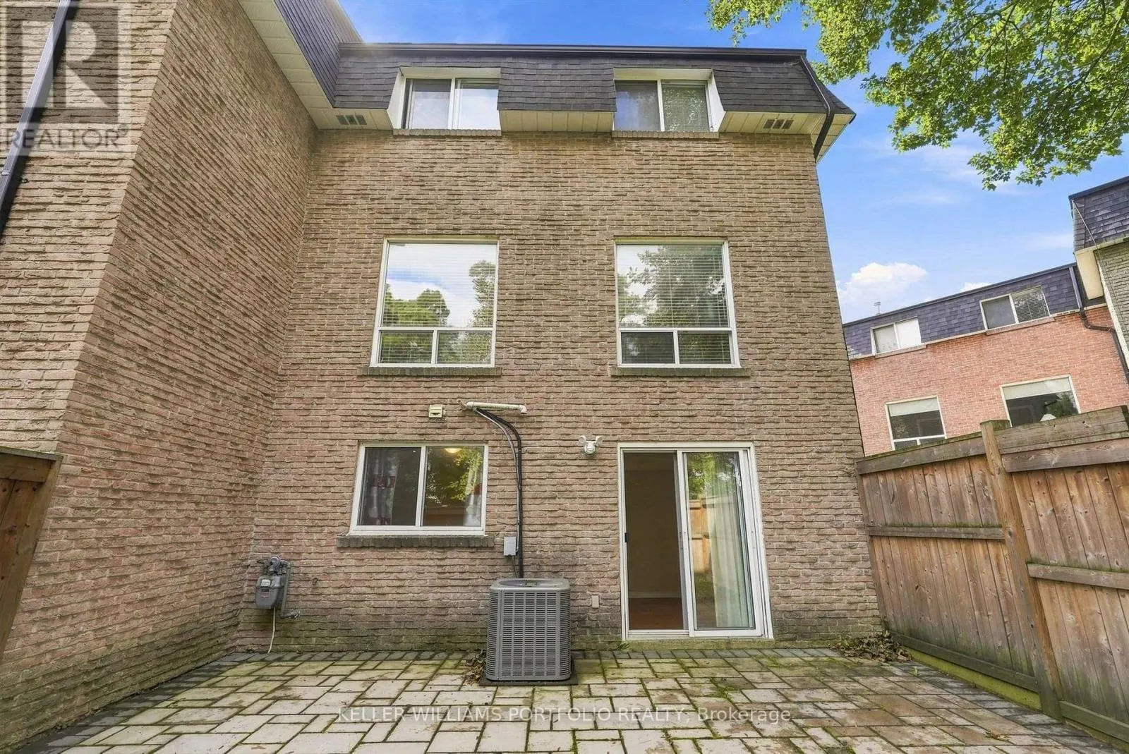 32 HENDERSON DRIVE