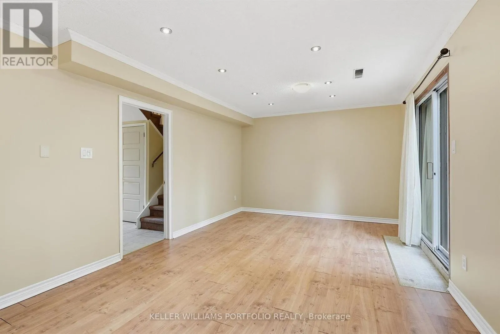 32 HENDERSON DRIVE