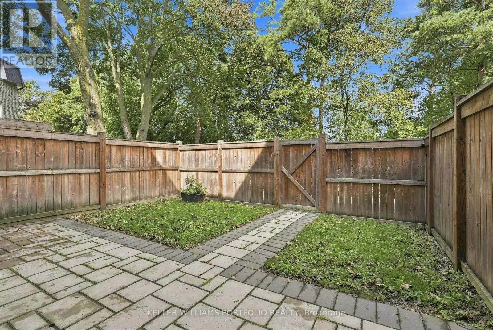 32 HENDERSON DRIVE