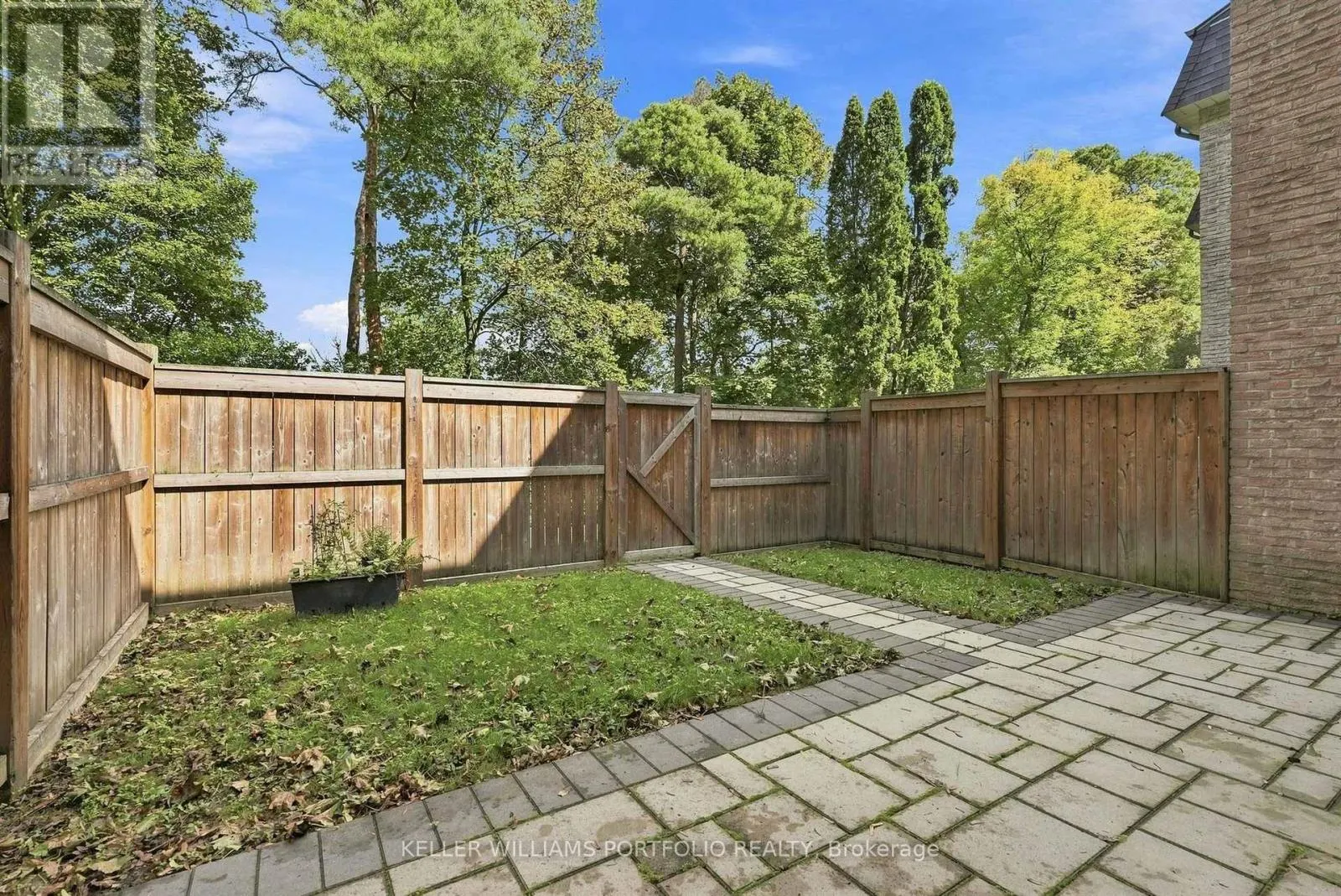 32 HENDERSON DRIVE