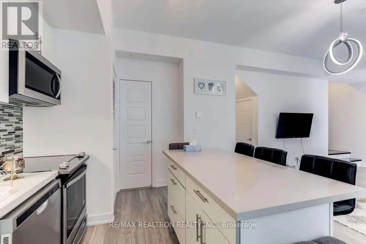 76 - 289 BROWARD WAY