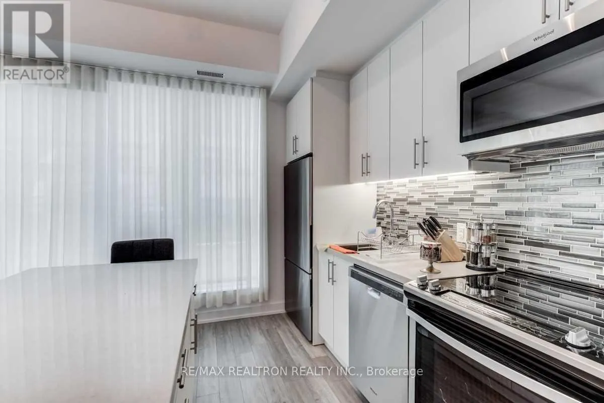76 - 289 BROWARD WAY