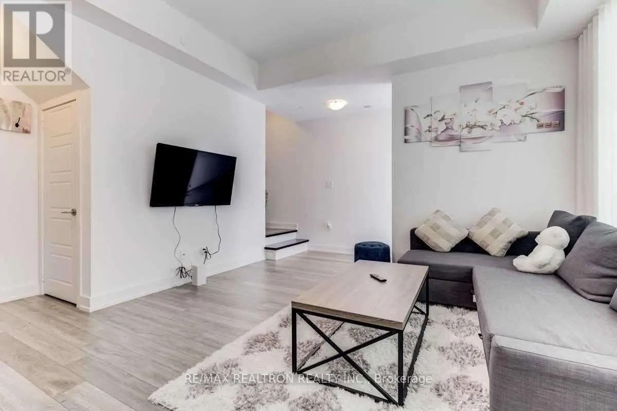 76 - 289 BROWARD WAY