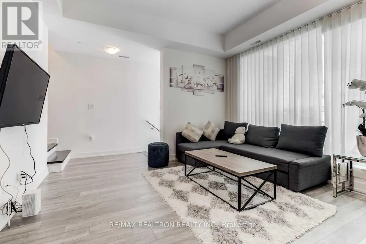 76 - 289 BROWARD WAY
