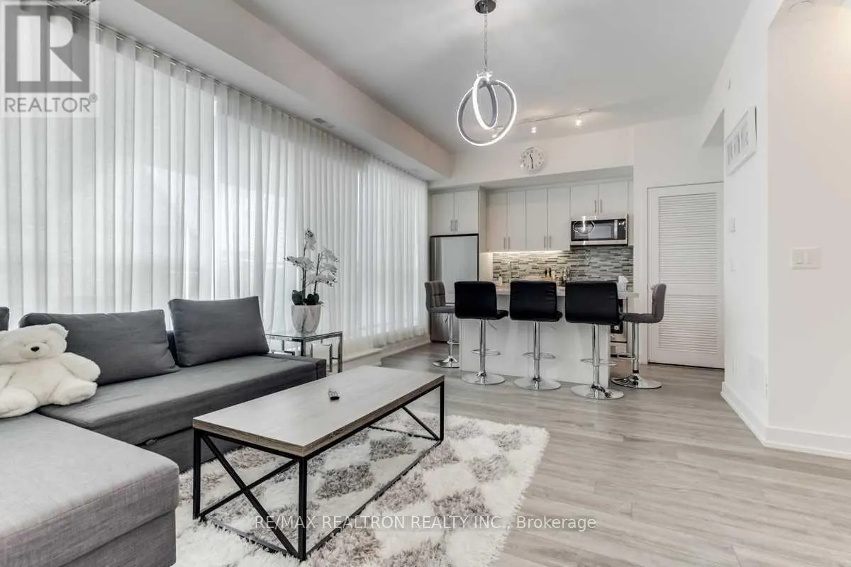 76 - 289 BROWARD WAY