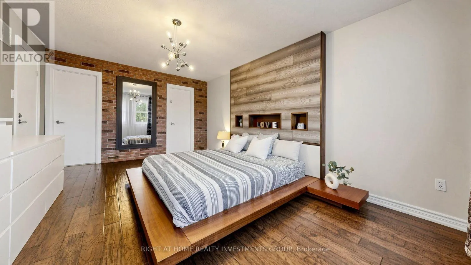 86 BURLING PLACE