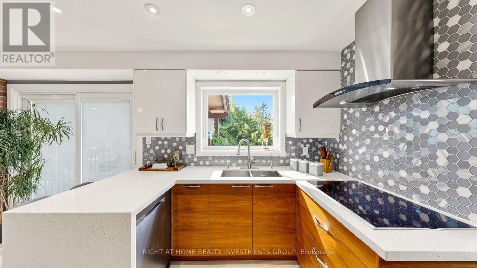86 BURLING PLACE