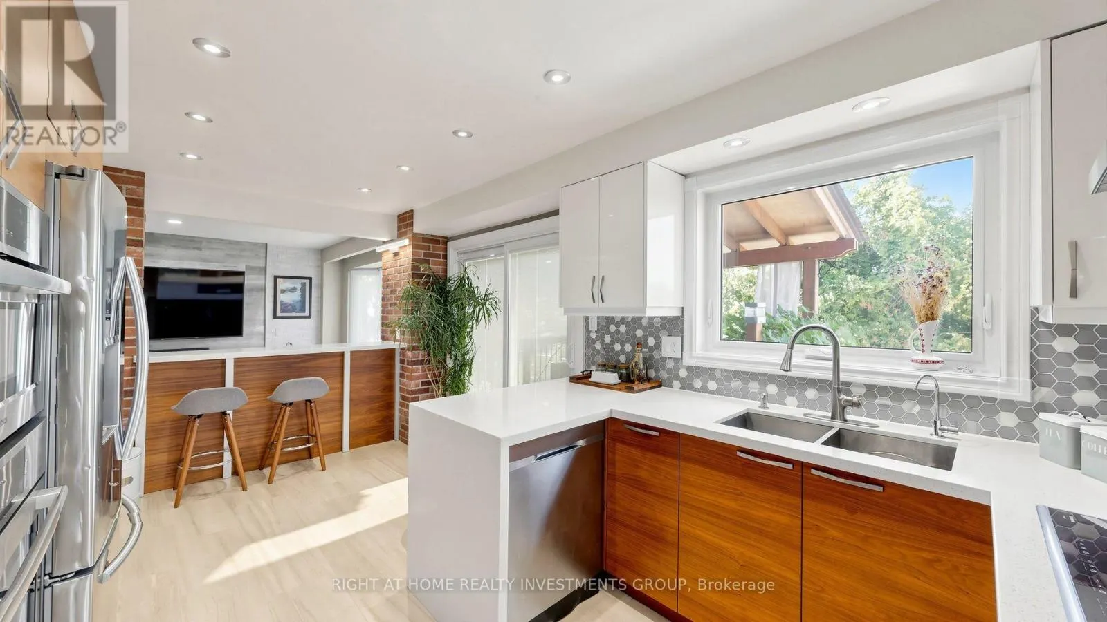 86 BURLING PLACE