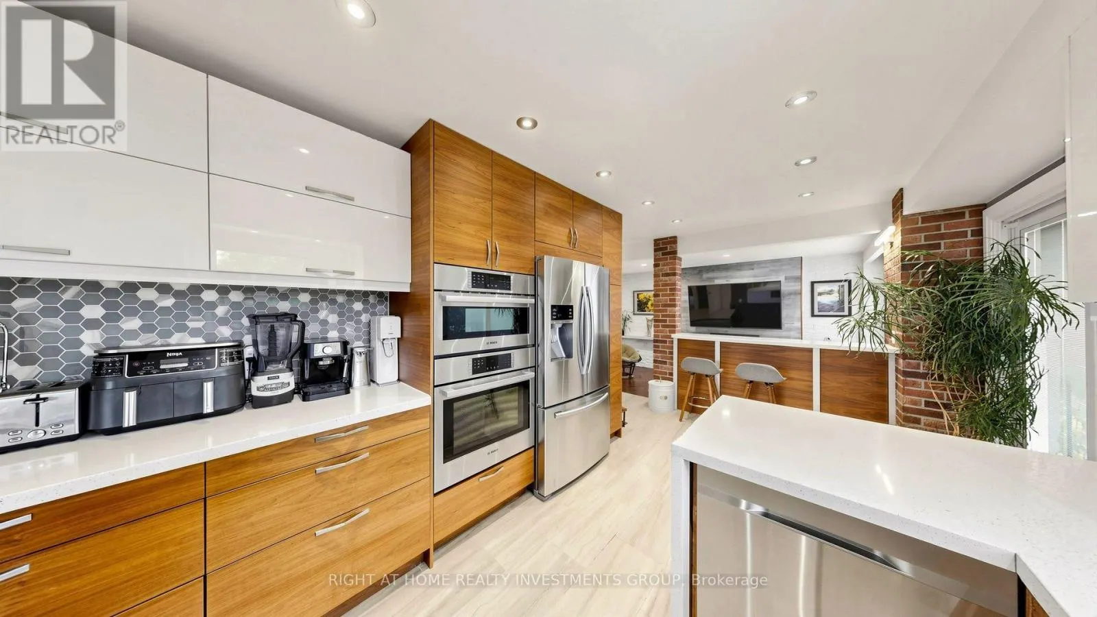 86 BURLING PLACE