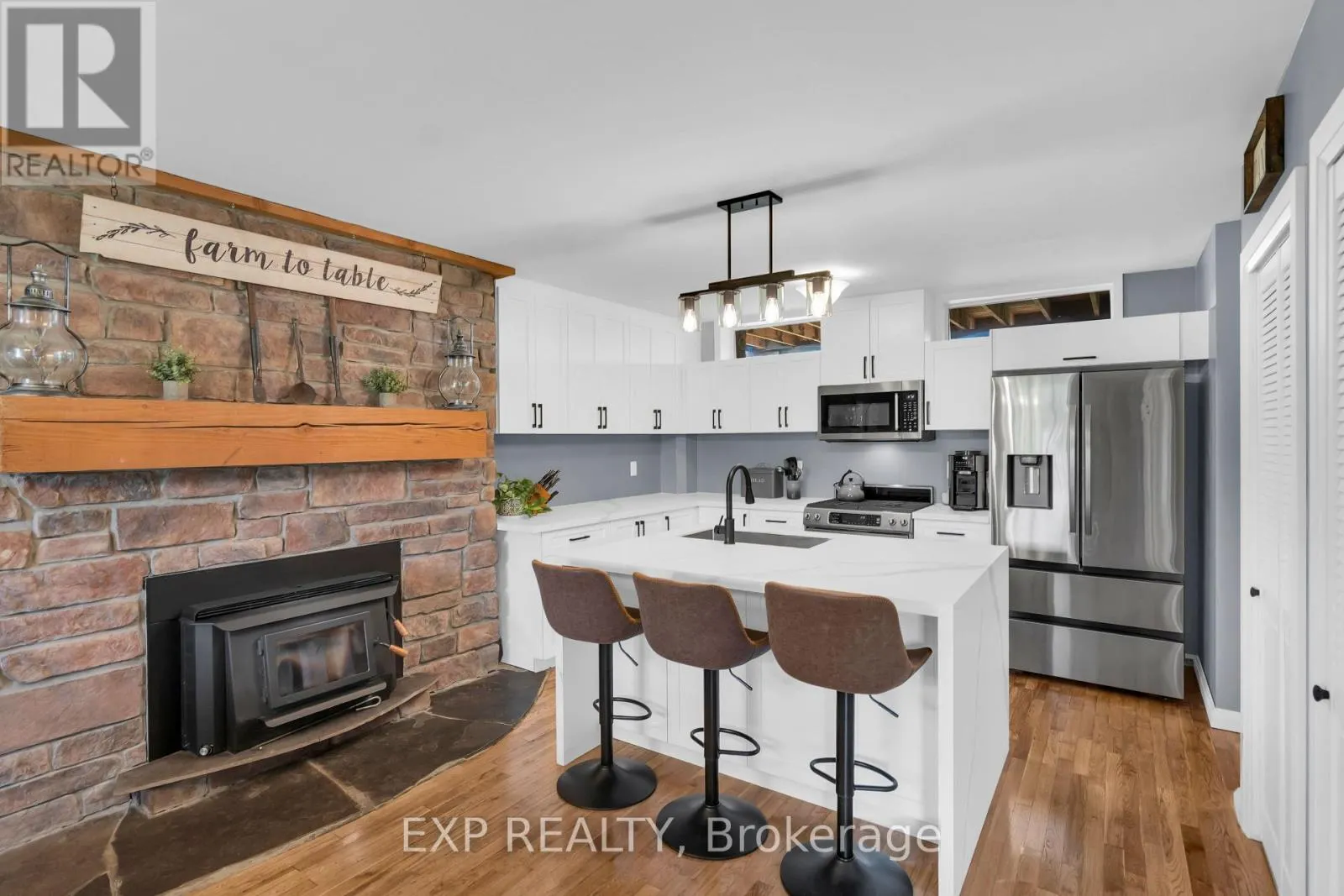 220 LAKERIDGE ROAD