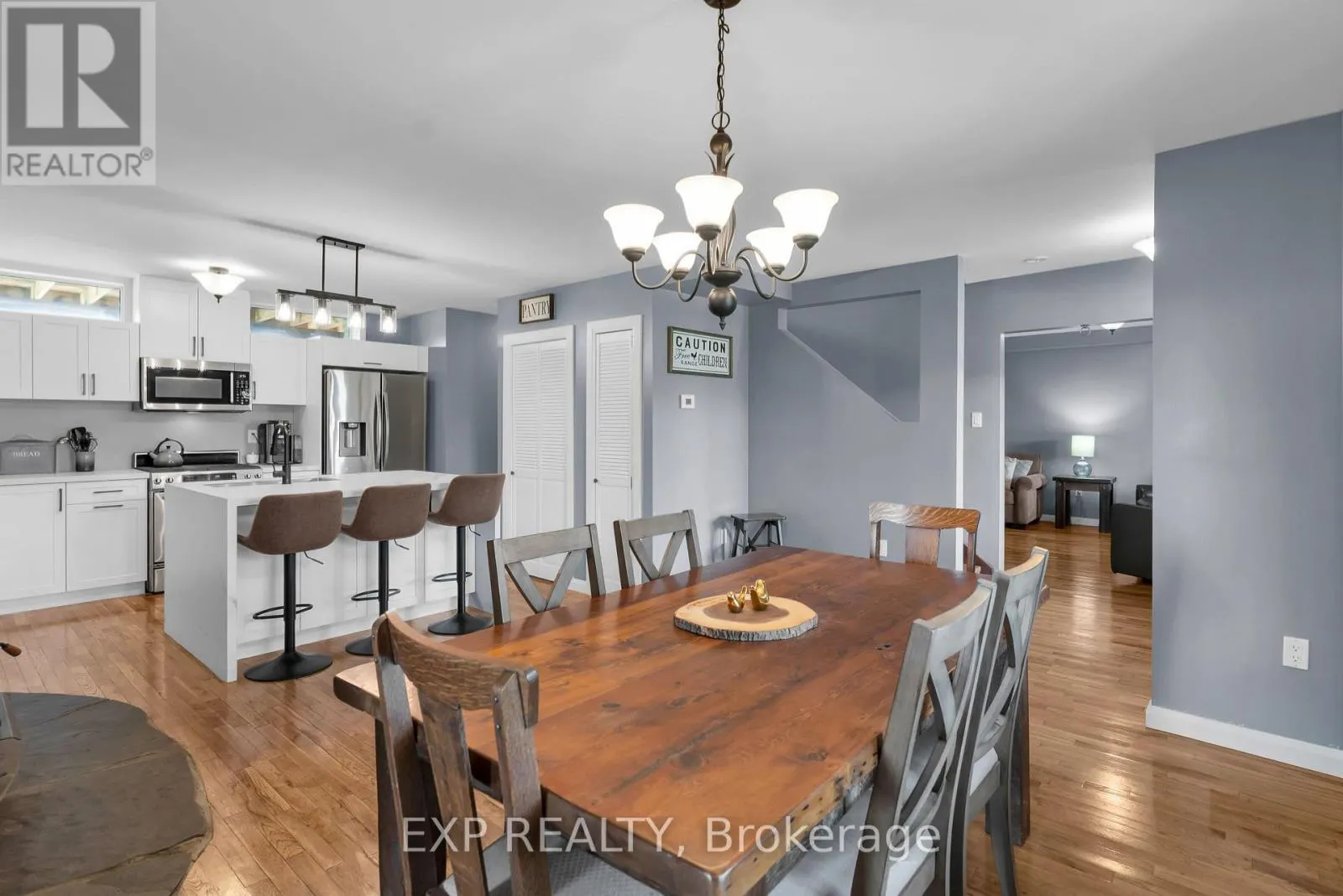 220 LAKERIDGE ROAD