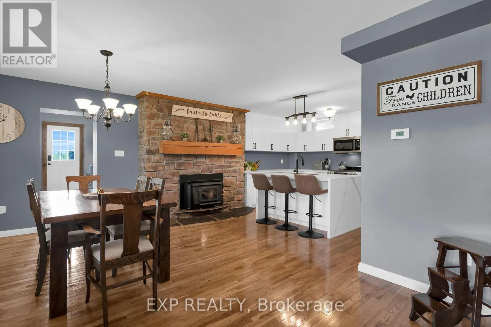 220 LAKERIDGE ROAD