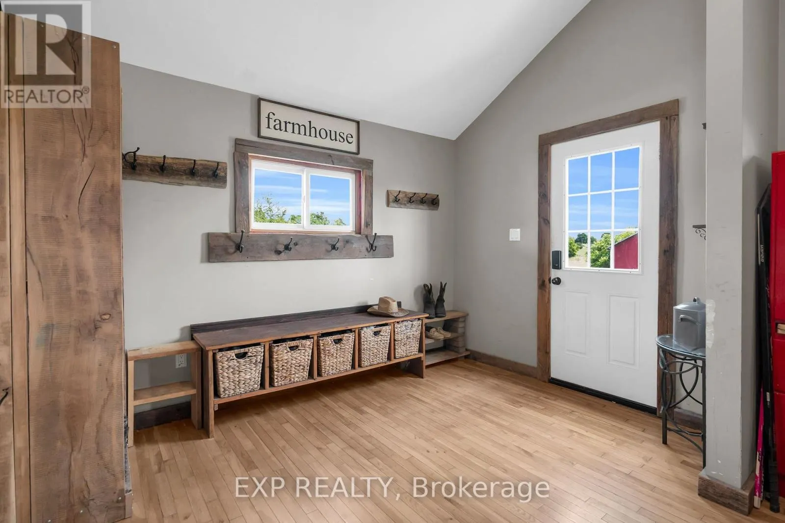 220 LAKERIDGE ROAD