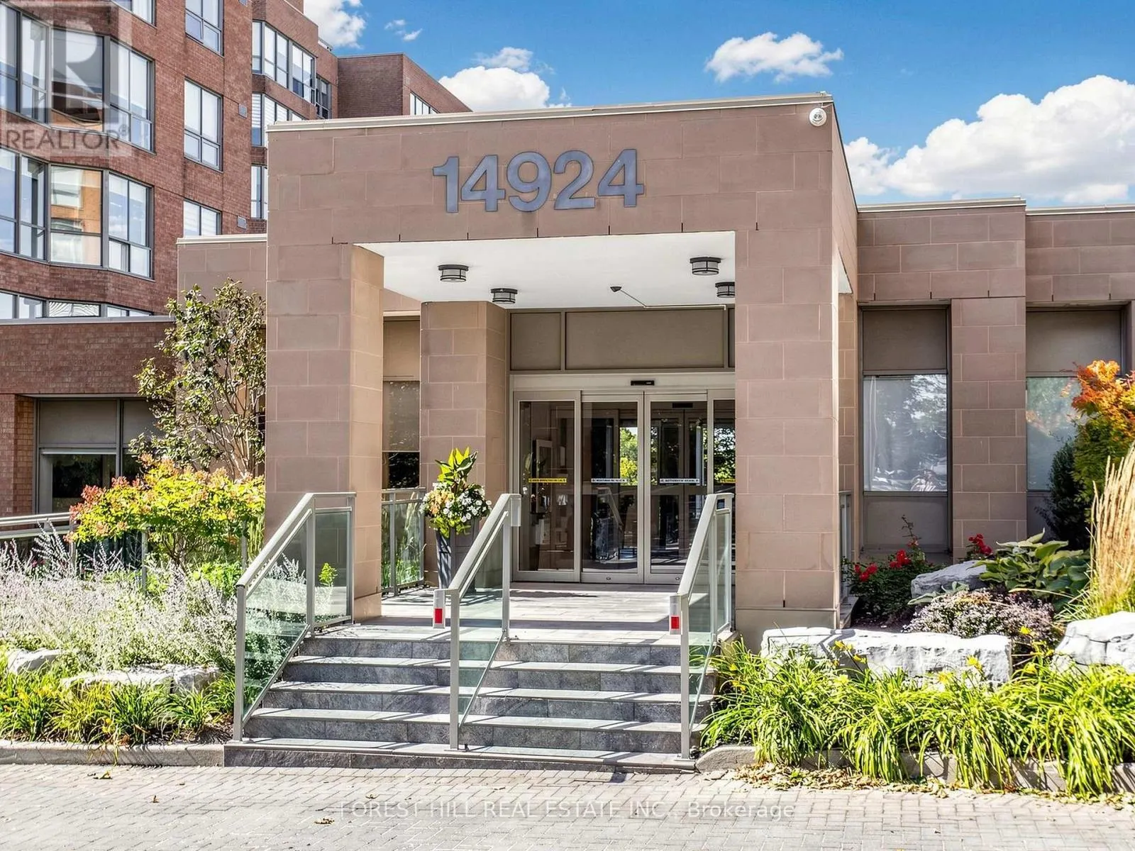 225 - 14924 YONGE STREET
