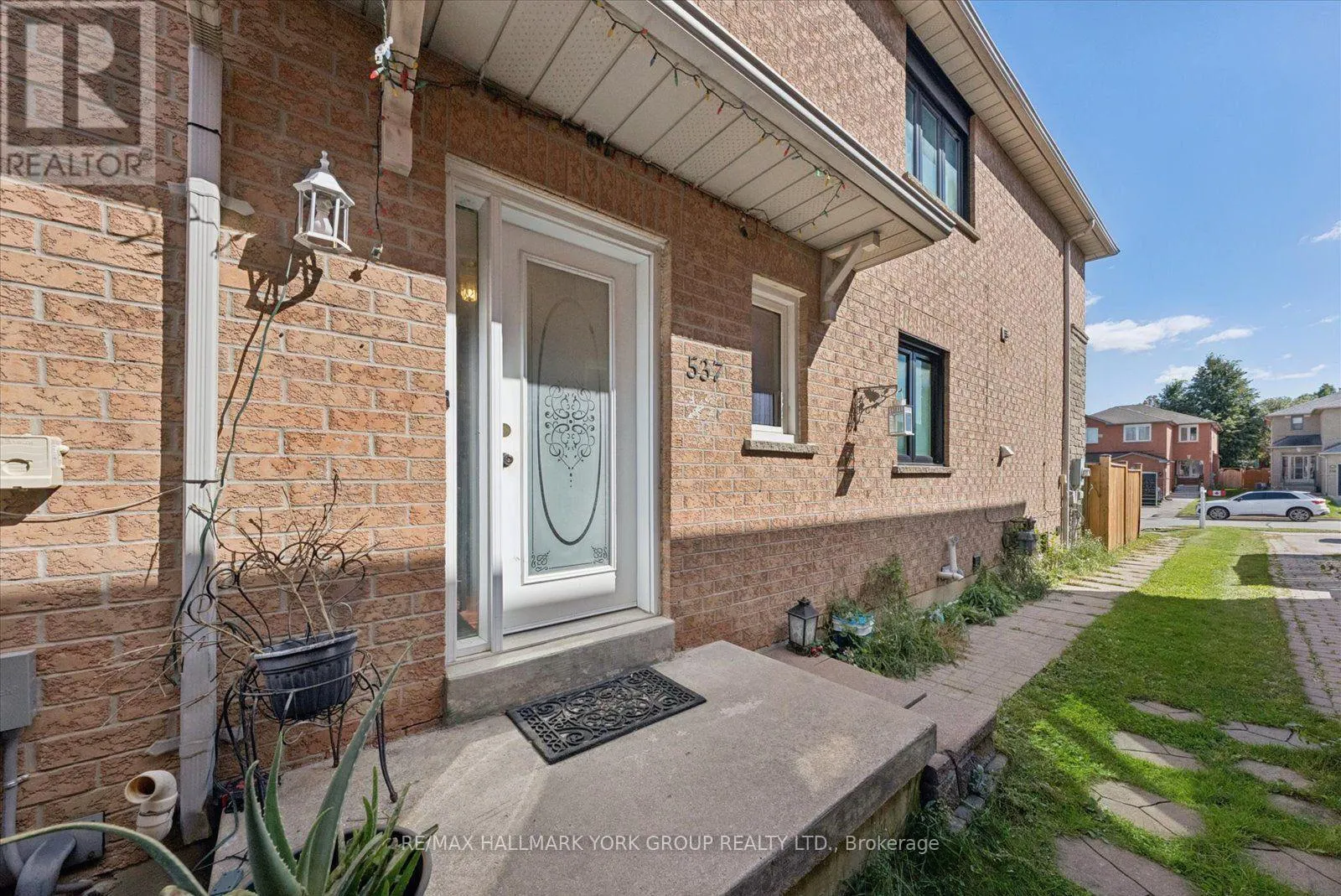 537 WALPOLE CRESCENT