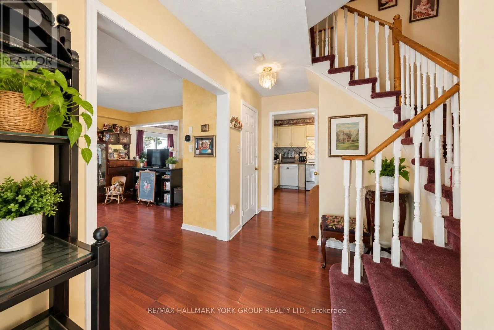 537 WALPOLE CRESCENT