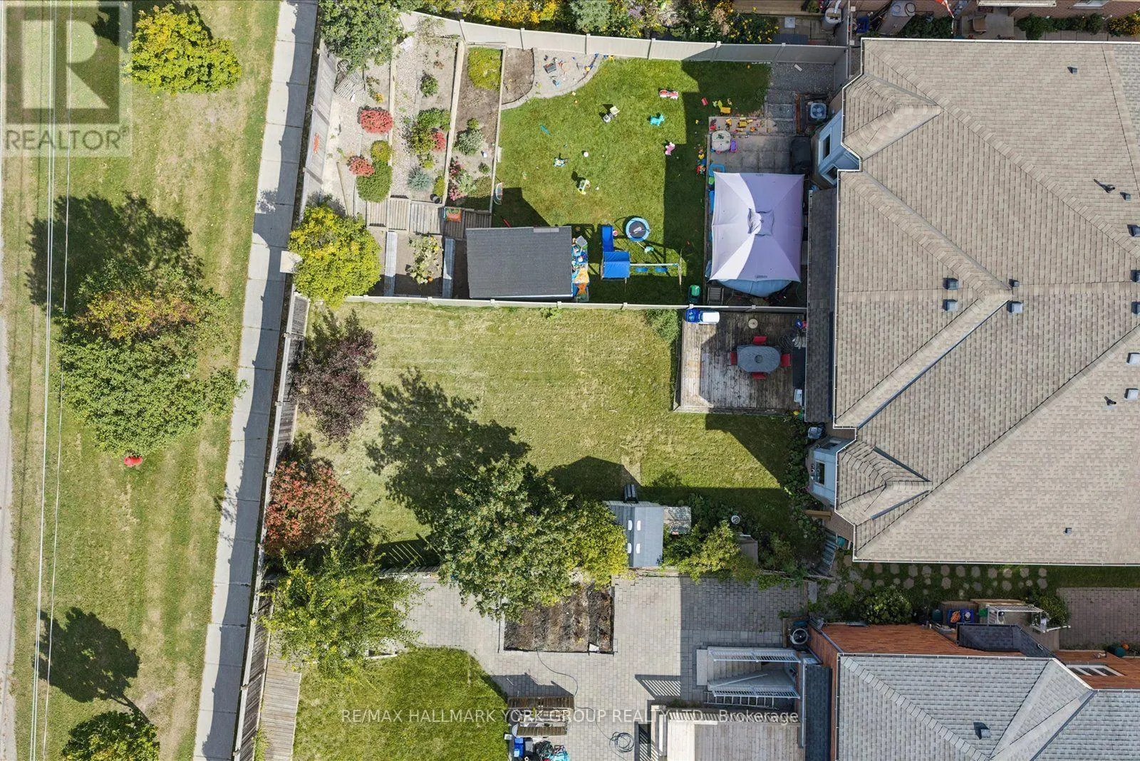 537 WALPOLE CRESCENT