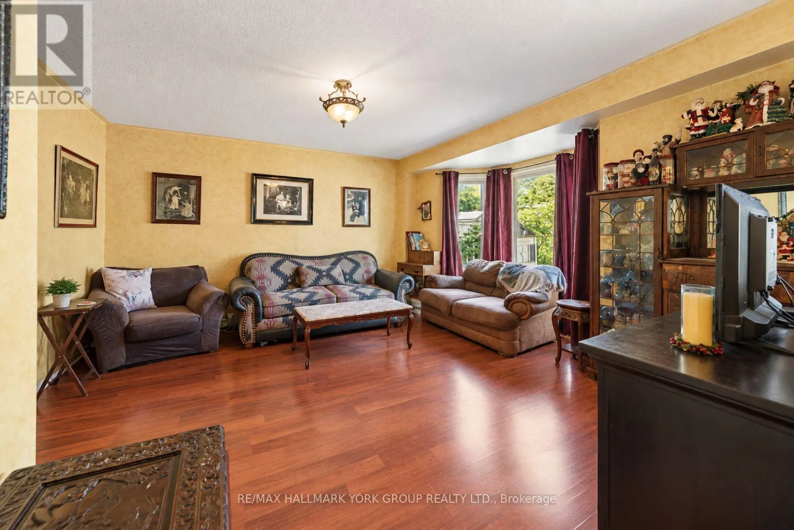 537 WALPOLE CRESCENT
