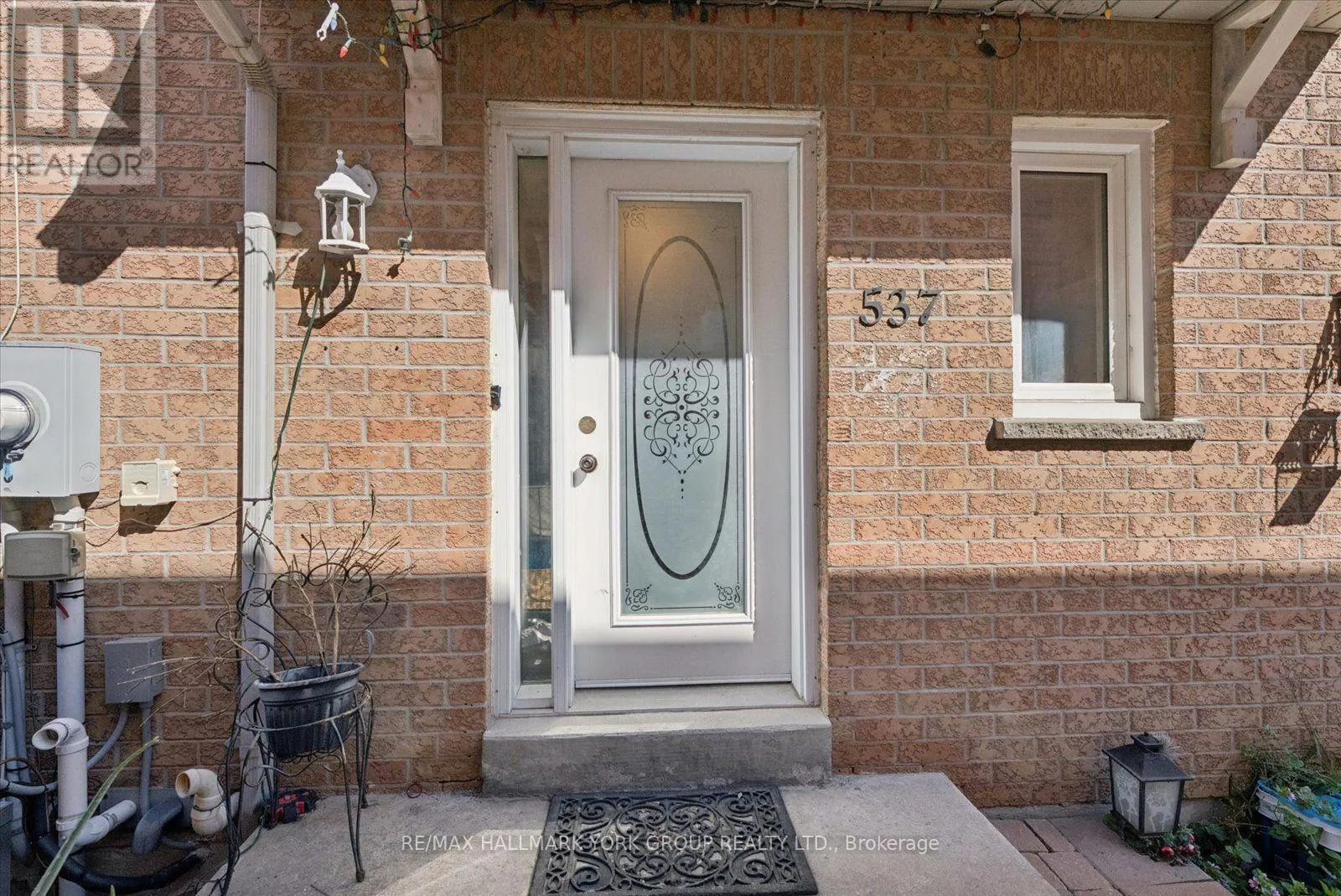 537 WALPOLE CRESCENT