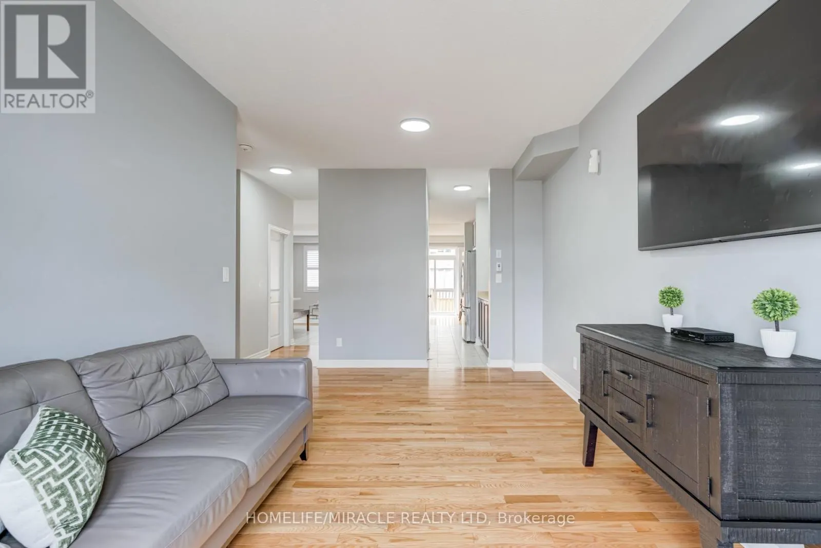 81 WILLOUGHBY WAY
