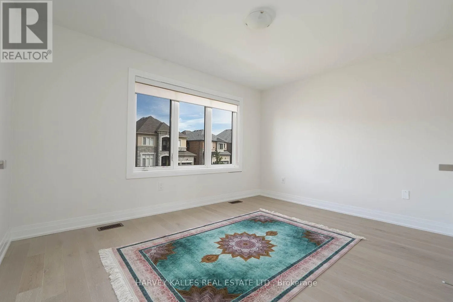 MAIN FLOOR - 253 SEAVIEW HEIGHTS