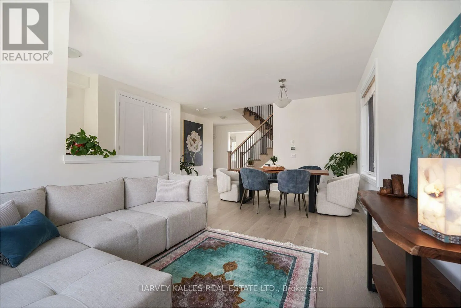 MAIN FLOOR - 253 SEAVIEW HEIGHTS