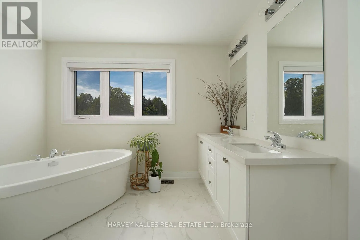 MAIN FLOOR - 253 SEAVIEW HEIGHTS