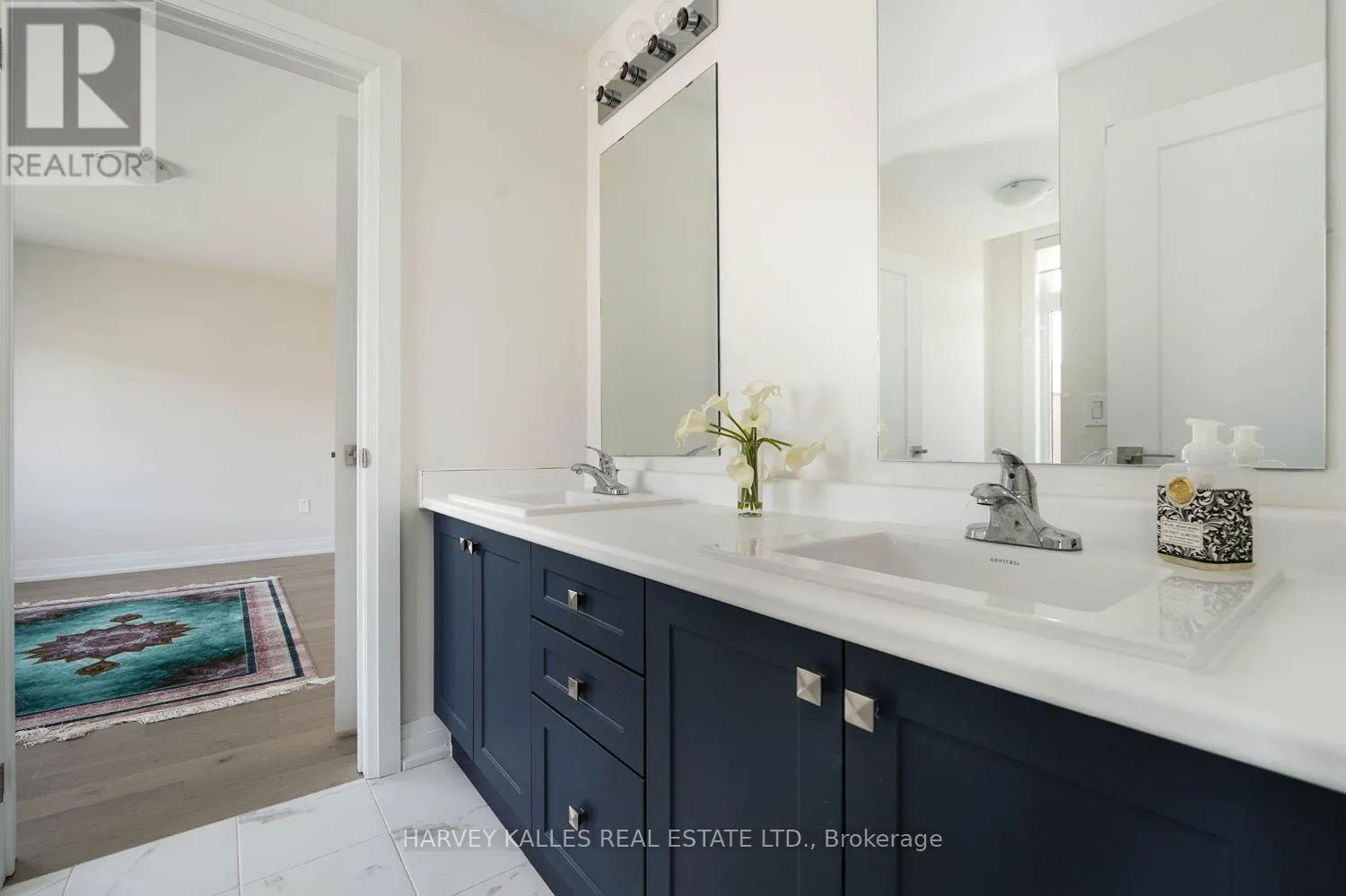 MAIN FLOOR - 253 SEAVIEW HEIGHTS