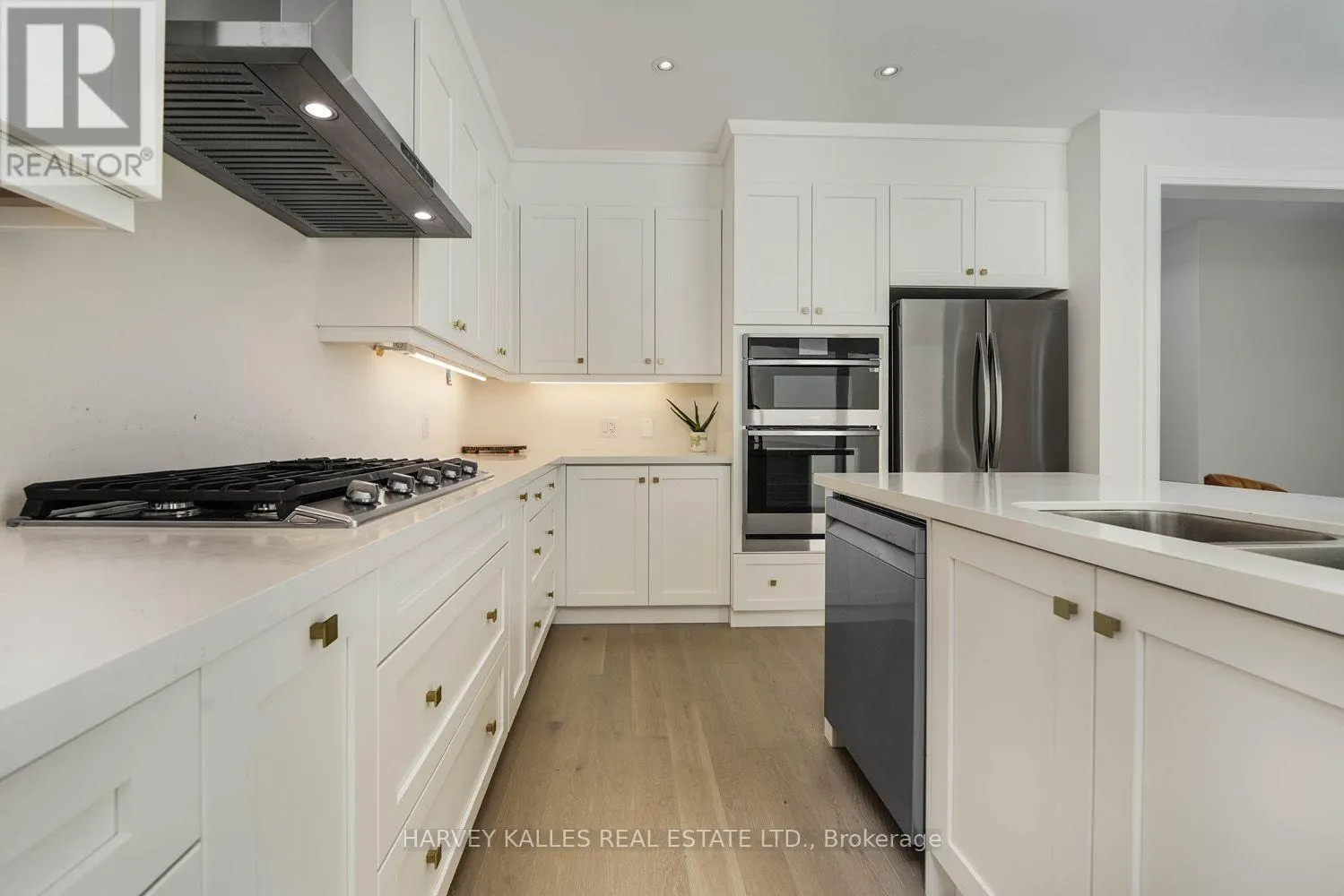 MAIN FLOOR - 253 SEAVIEW HEIGHTS