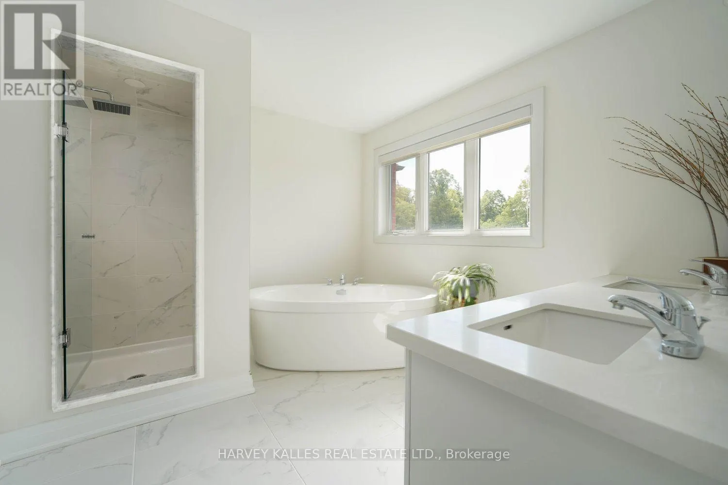 MAIN FLOOR - 253 SEAVIEW HEIGHTS