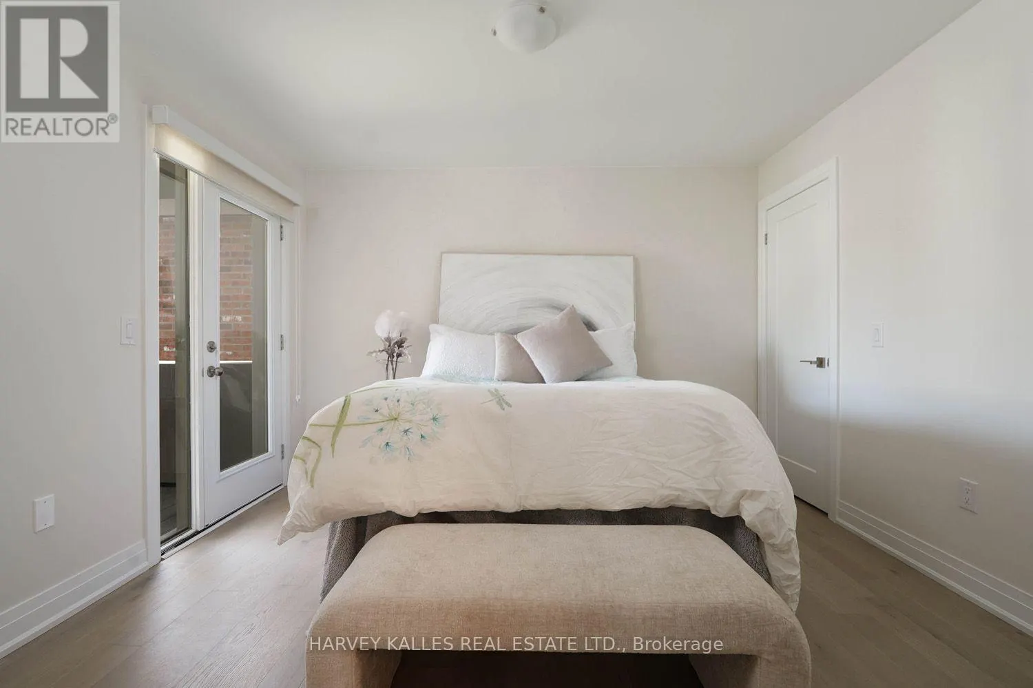 MAIN FLOOR - 253 SEAVIEW HEIGHTS