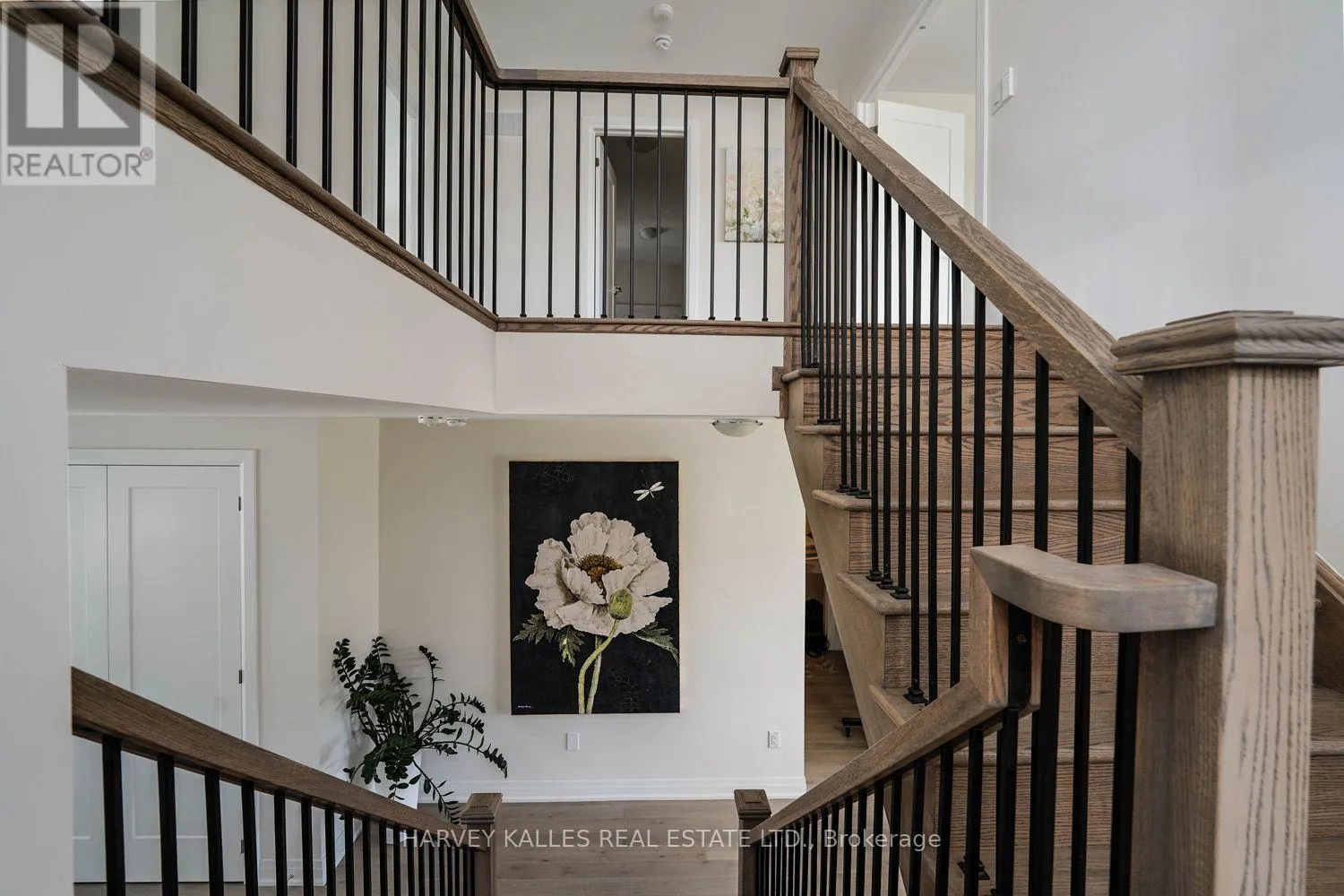MAIN FLOOR - 253 SEAVIEW HEIGHTS